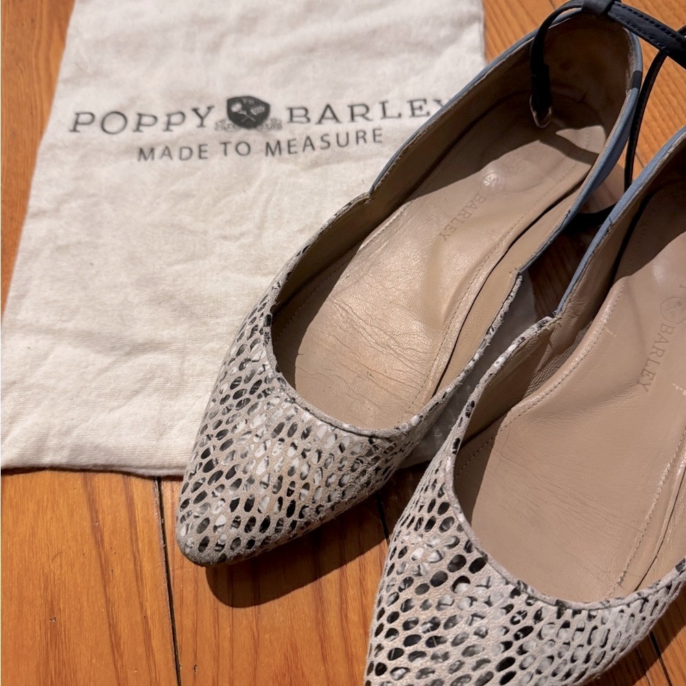 Poppy Barley Black and White Flats